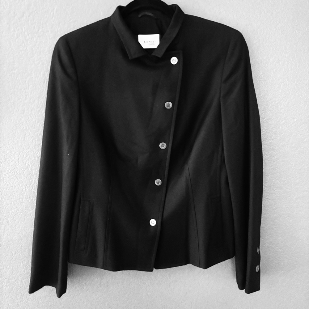 AKRIS PUNTO Black Button-Front Asymmetrical Blazer w/ Belt detail on back SZ 10
